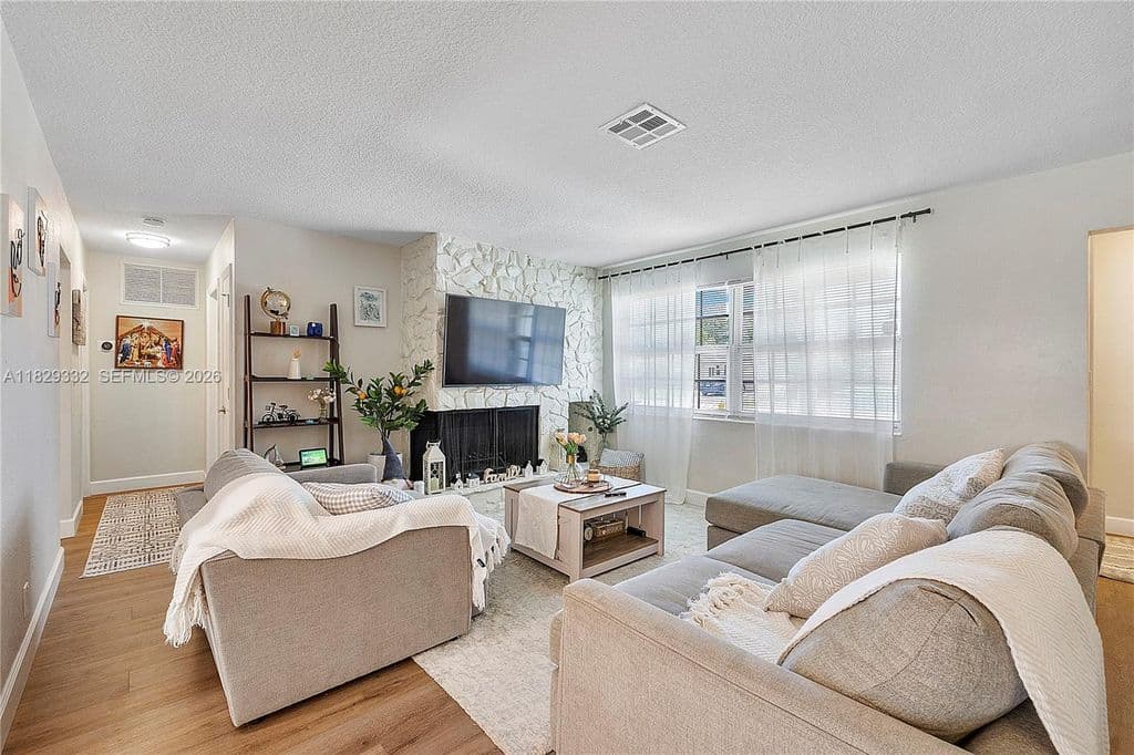 3+1 Müstakil ev — 3301 NW 42nd St