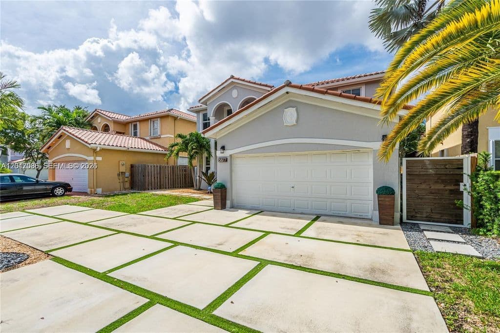 5-bedroom Single-Family Home — 15877 SW 61st Way