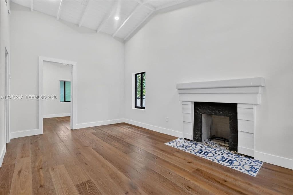 4+1 Müstakil ev — 76 NW 97th St