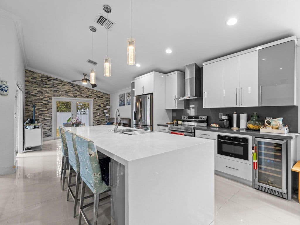 3-bedroom Single-Family Home — 181 SW 203rd Avenue