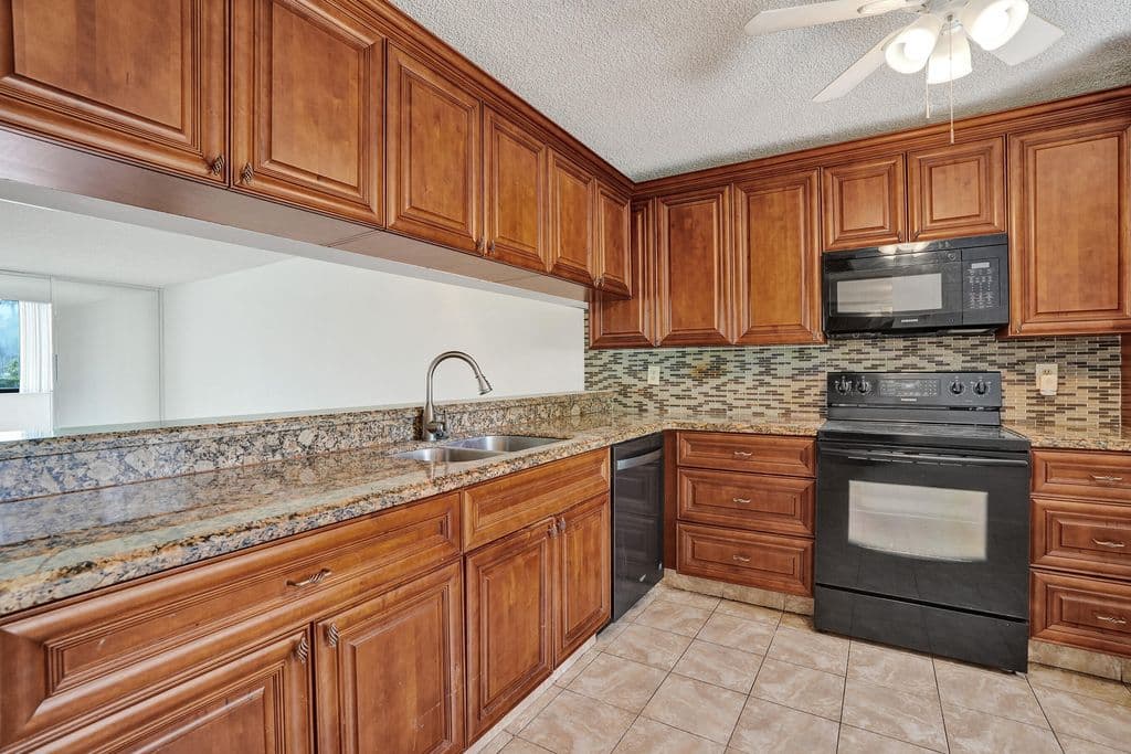 3+1 Condo — 8030 Hampton Boulevard #106