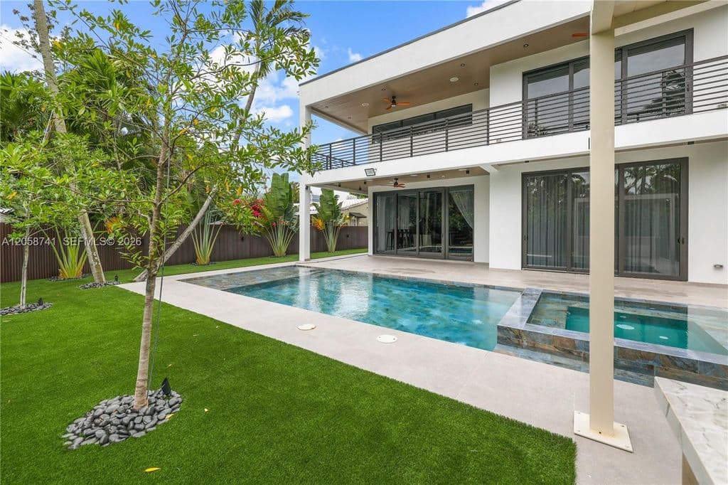 5-bedroom Single-Family Home — 436 NE 10th Ave