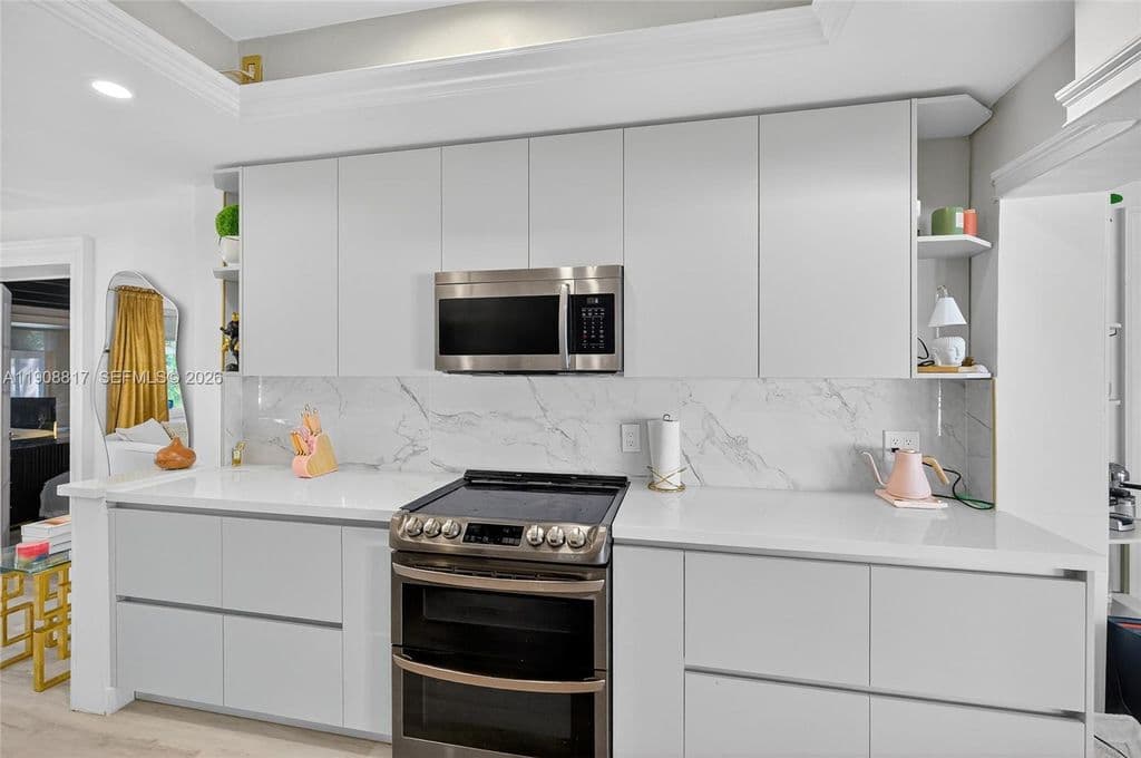 3+1 Müstakil ev — 155 NW 124th St