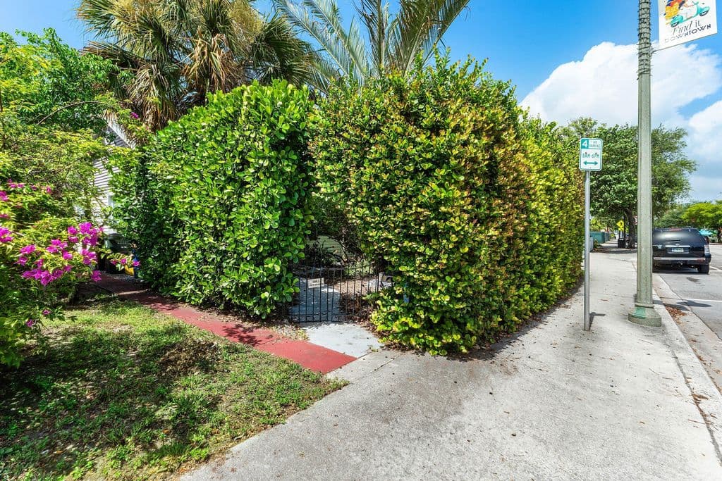 2+1 Müstakil ev — 1309 Lucerne Avenue