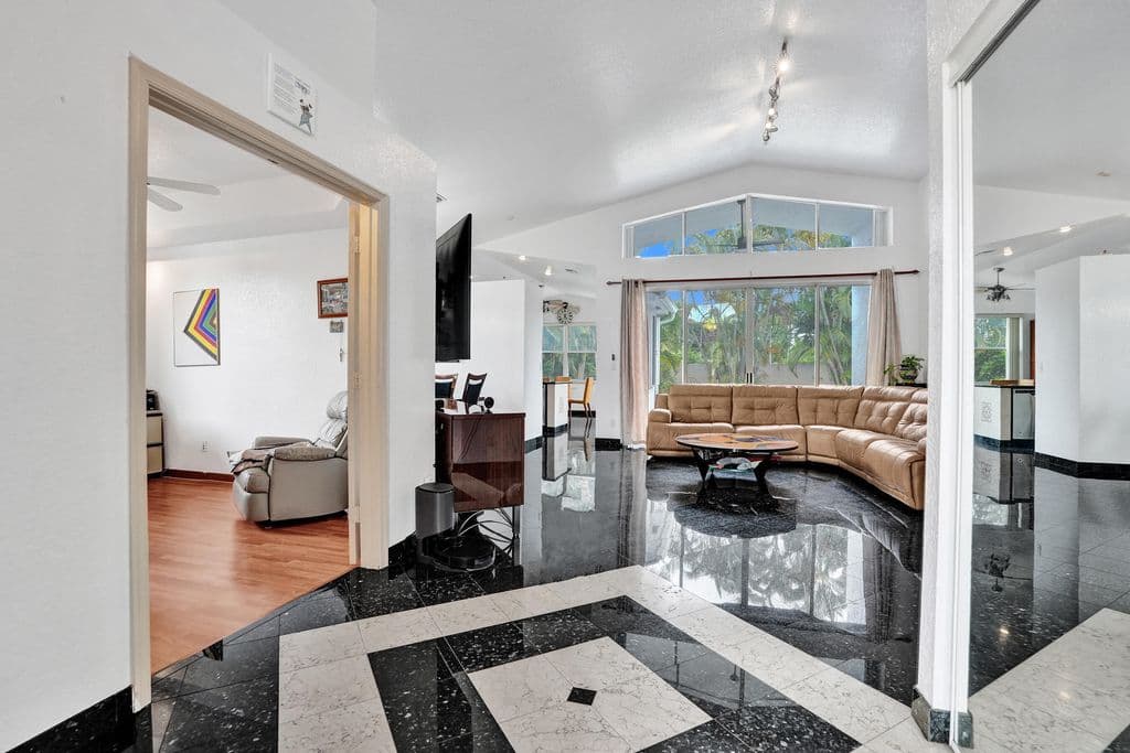 3+1 Müstakil ev — 3274 NW 22ND Avenue