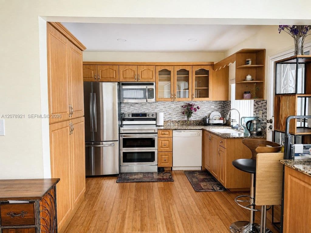 4+1 Müstakil ev — 1820 NW 172nd Ter
