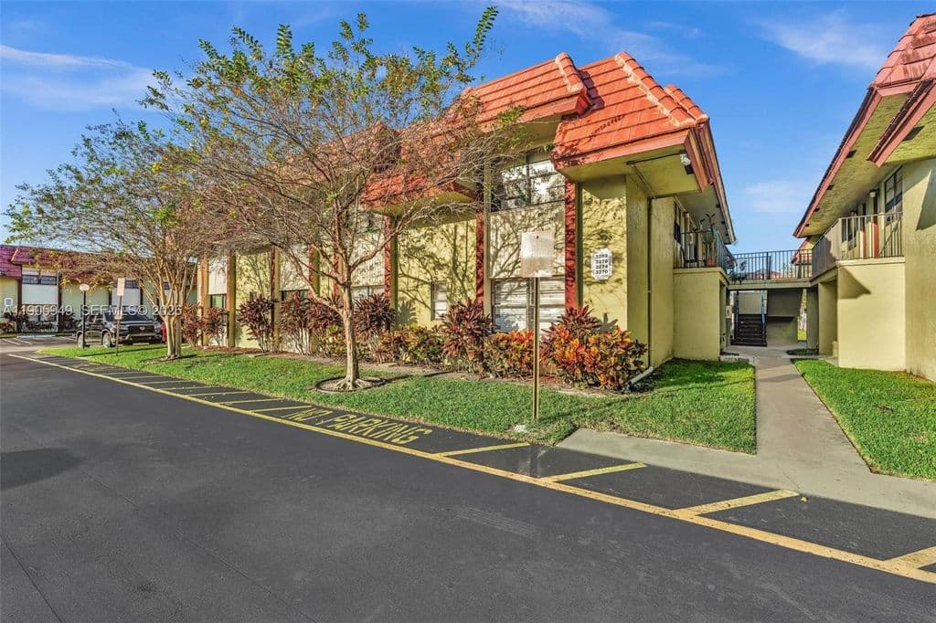 2-bedroom Condo — 3270 NW 104th Ave #3270
