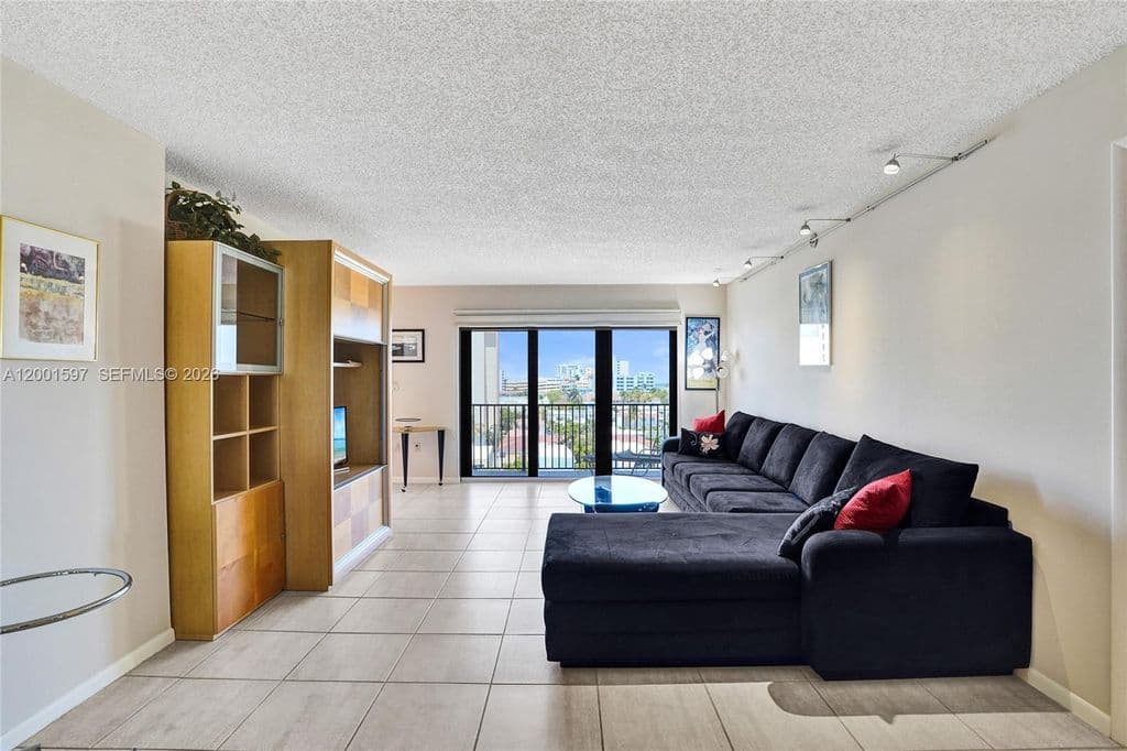 2+1 Condo — 1201 S Ocean Dr APT 604N