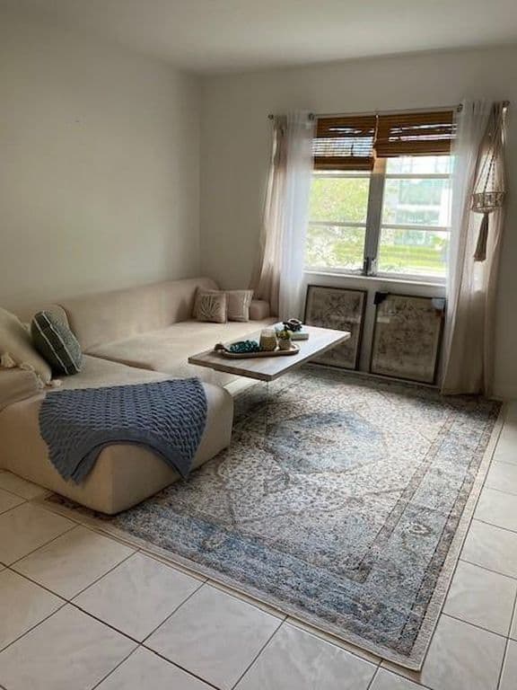 1-bedroom Condo — 1950 N Andrews Avenue #210d