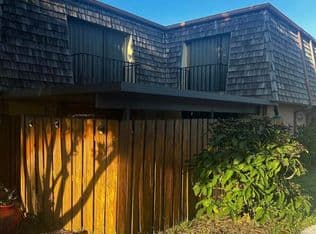 2-bedroom Townhouse — 341 Lake Arbor Drive, Palm Springs, 33461