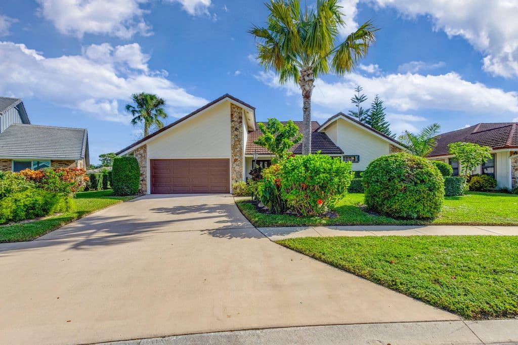 4-bedroom Single-Family Home — 12870 La Rochelle Circle