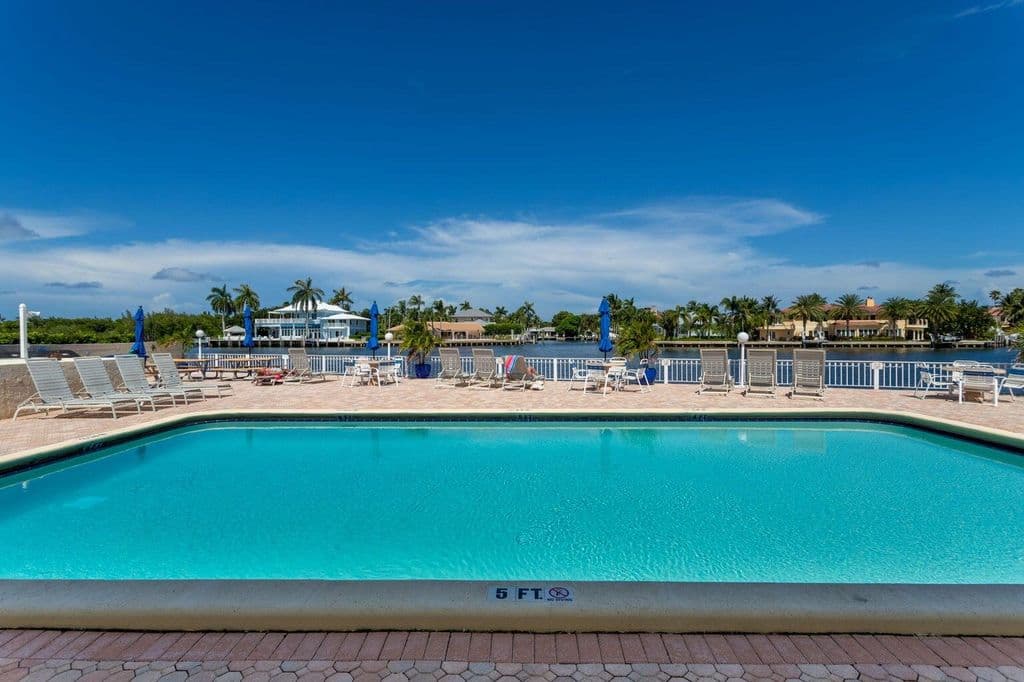 2+1 Condo — 650 Snug Harbor Drive #G407