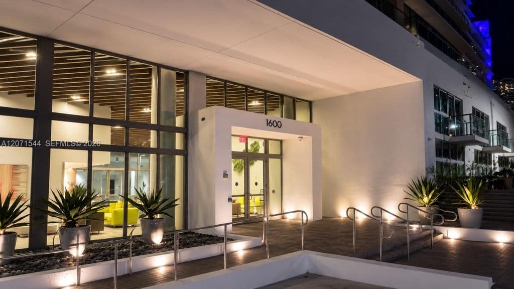 1-bedroom Condo — 1600 SW 1st Ave APT 303