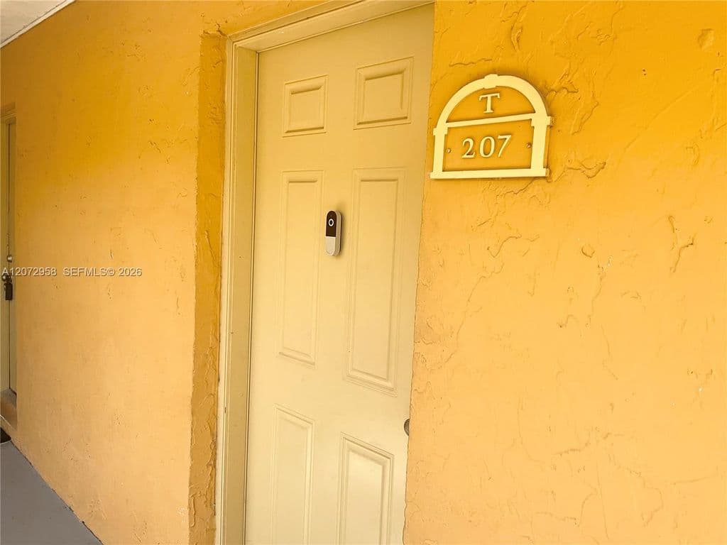 2+1 Condo — 17901 NW 68th Ave APT T207