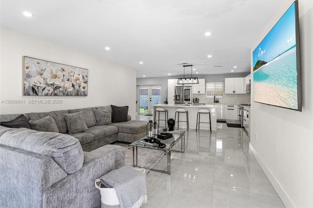 5-bedroom Single-Family Home — 12724 SW 33rd Ter