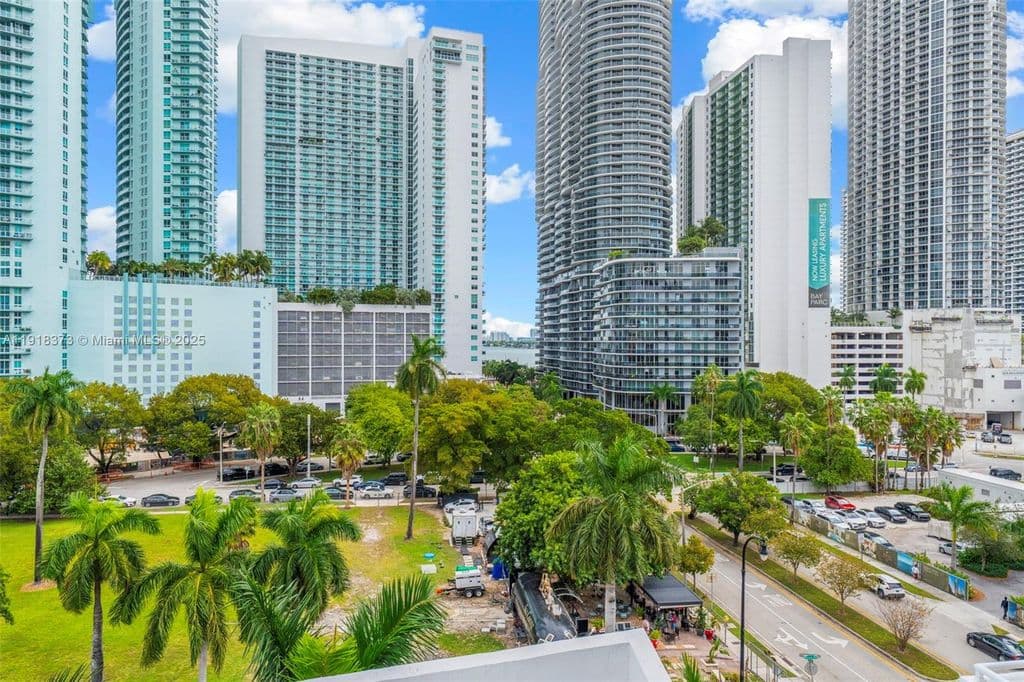 3-bedroom Condo — 275 NE 18th St APT 708