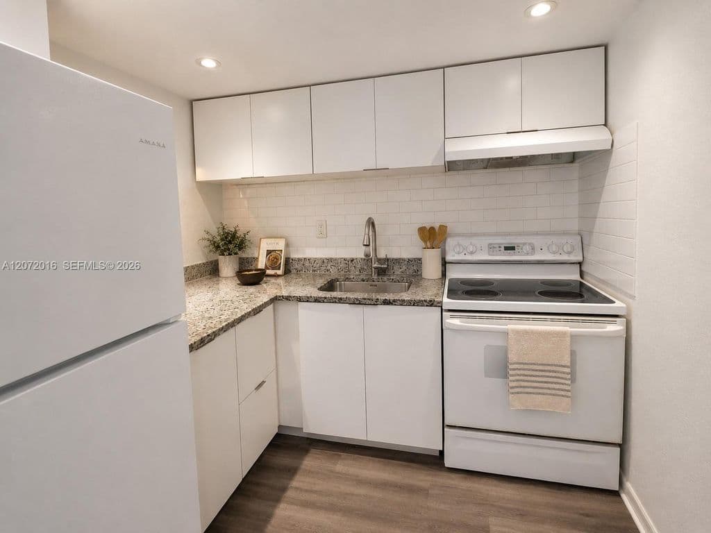 1+1 Condo — 4550 NW 9th St APT 512E