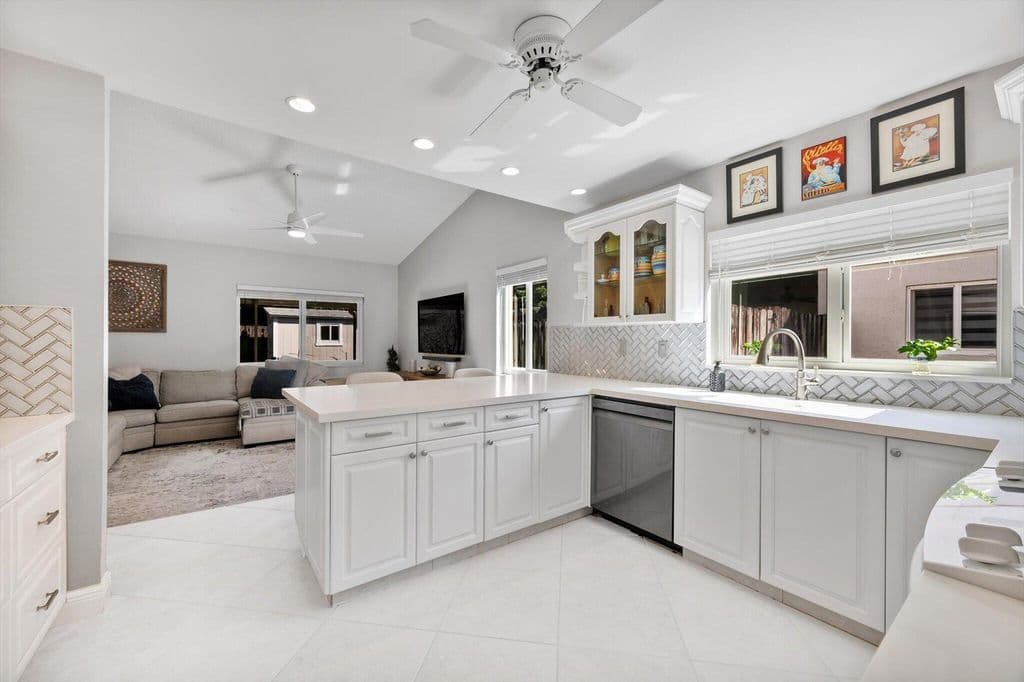 3-bedroom Single-Family Home — 15541 Dover Court