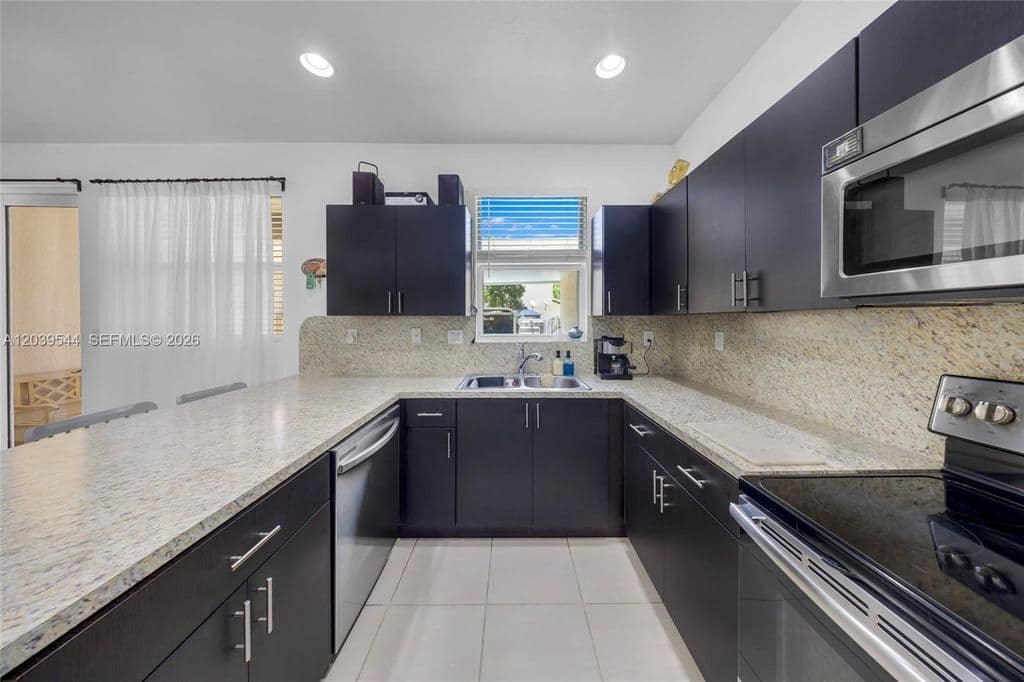 4-bedroom Property — 24637 SW 117th Ave