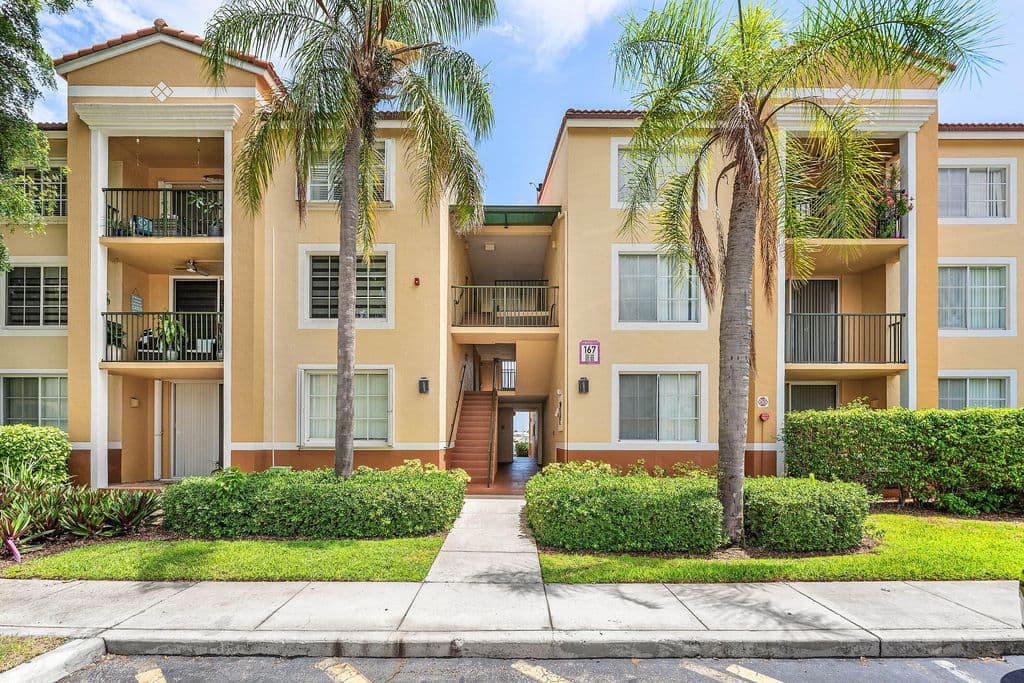 2+1 Condo — 167 Yacht Club Way #205