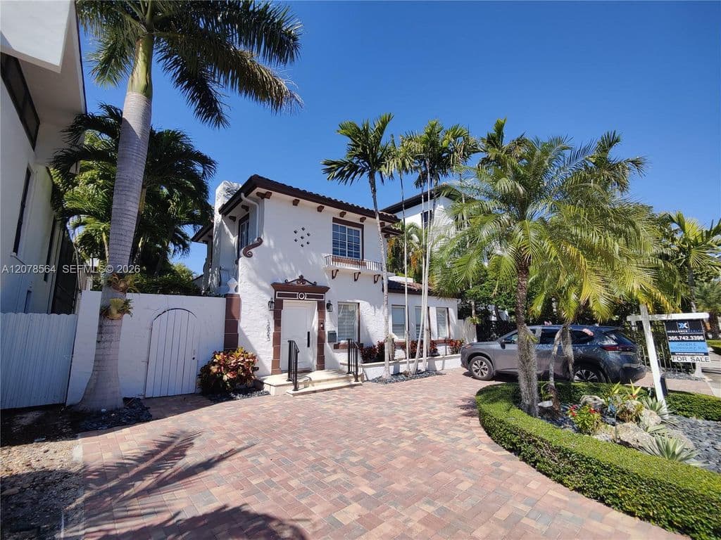 4-bedroom Single-Family Home — 1823 S Bayshore Ln