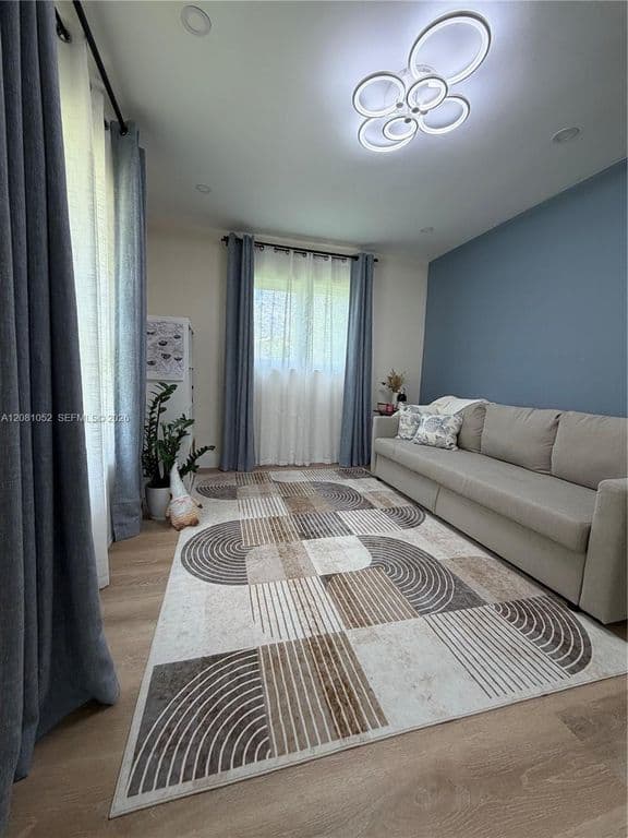 4+1 Müstakil ev — 8203 NW 37th St