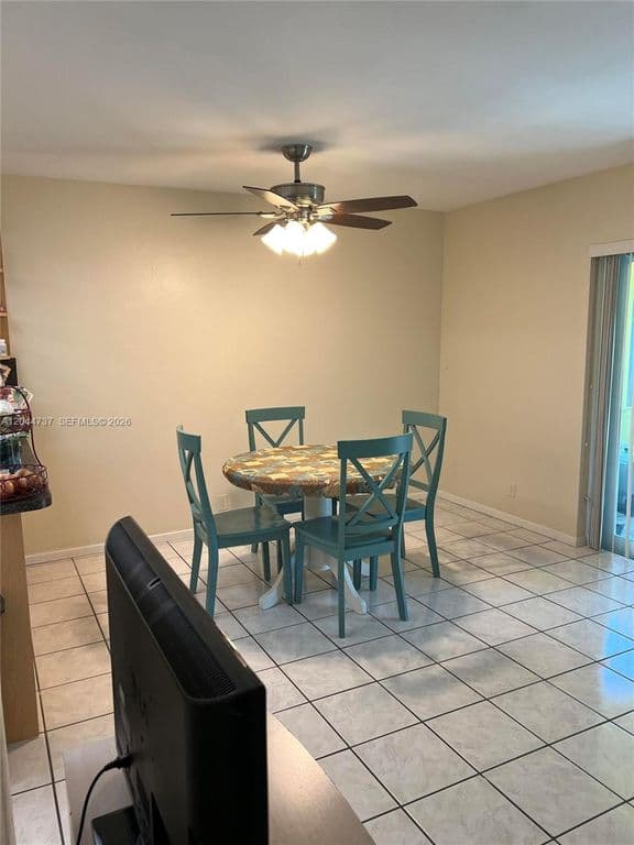 3+1 Mülk — 3745 SW 59th Ave #124