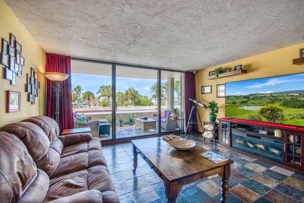 2+1 Condo — 136 Lakeshore Drive #211