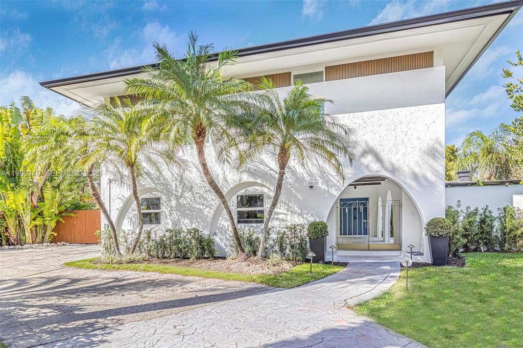 6-bedroom Single-Family Home — 18490 SW 83rd Pl