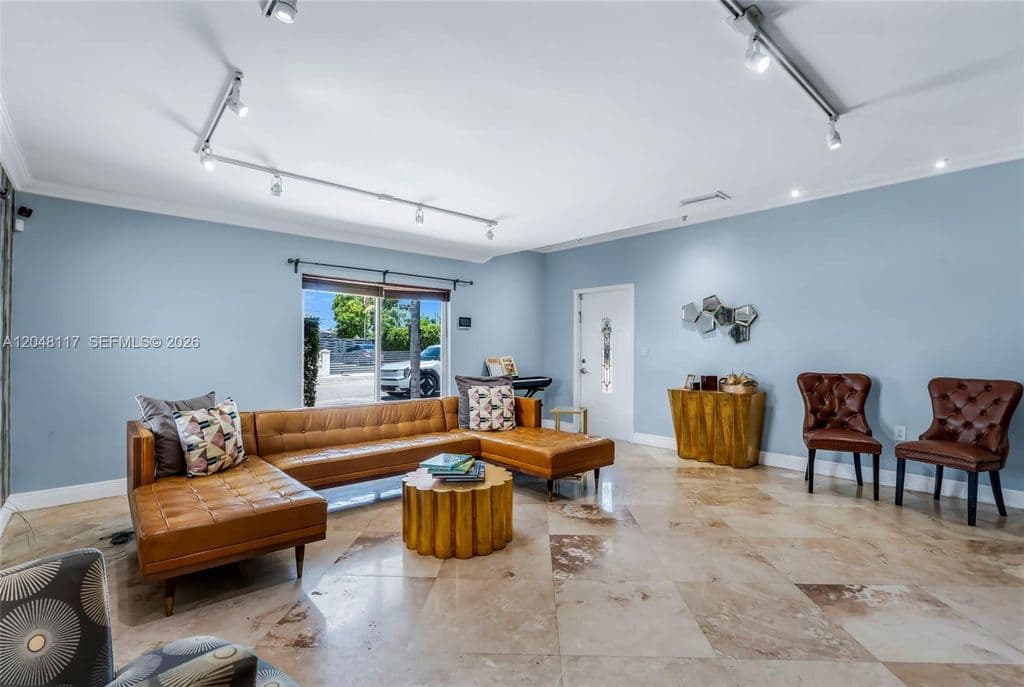 5-bedroom Single-Family Home — 114 SW 57th Ct