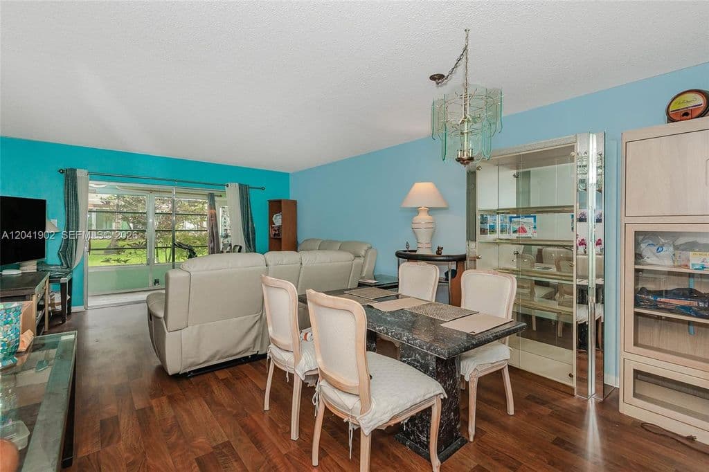 2+1 Condo — 7200 NW 4th Pl APT 101