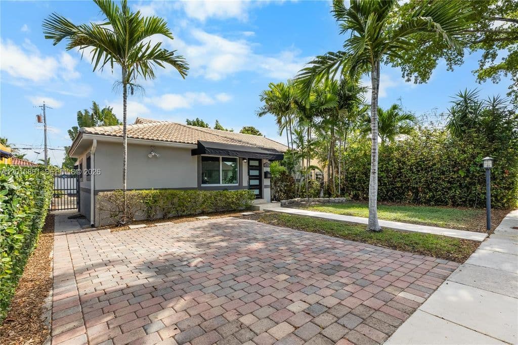 4+1 Müstakil ev — 1835 SW 18th St
