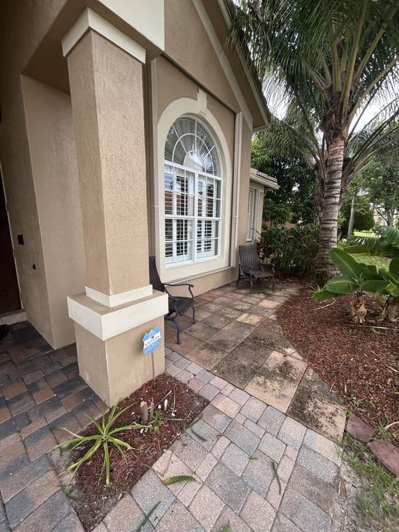 5-bedroom Single-Family Home — 3804 Victoria Road