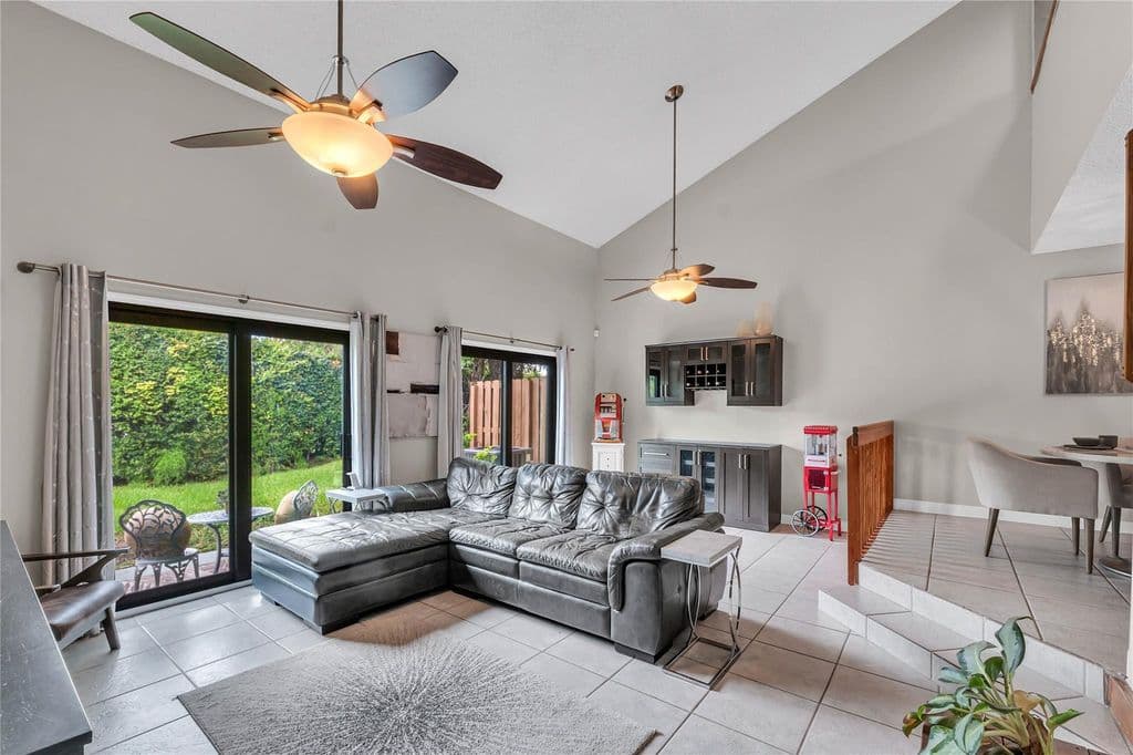 2+1 Mülk — 4165 S PINE ISLAND Road #4165