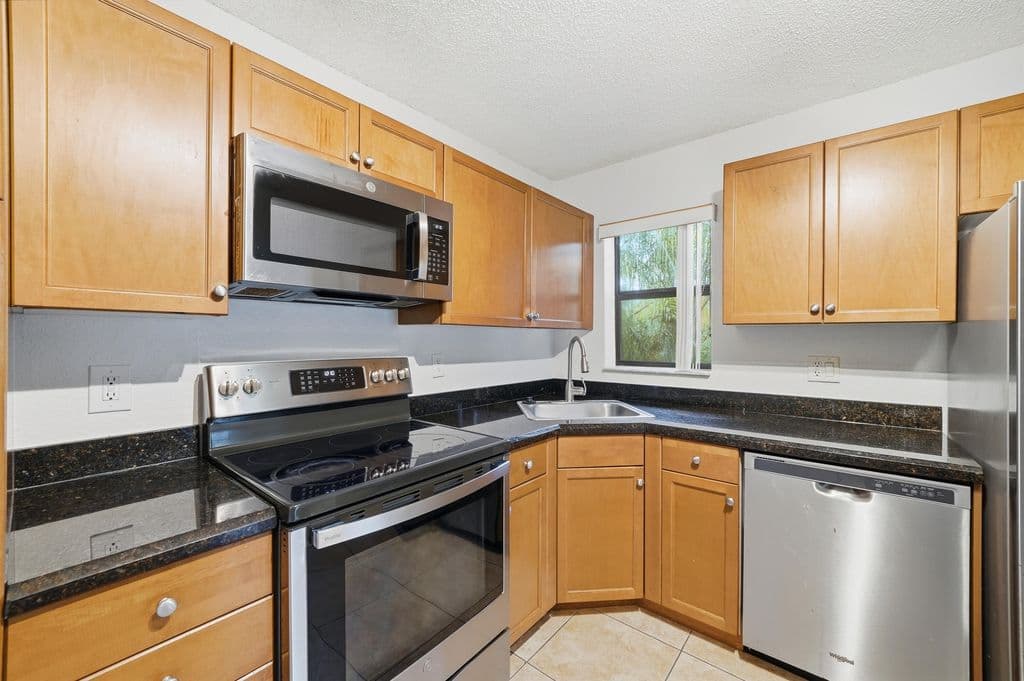 3-bedroom Condo — 2486 NW 49th Terrace #762