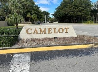 3-bedroom Townhouse — 14261 SW 94th Circle Ln #20, Miami, 33186