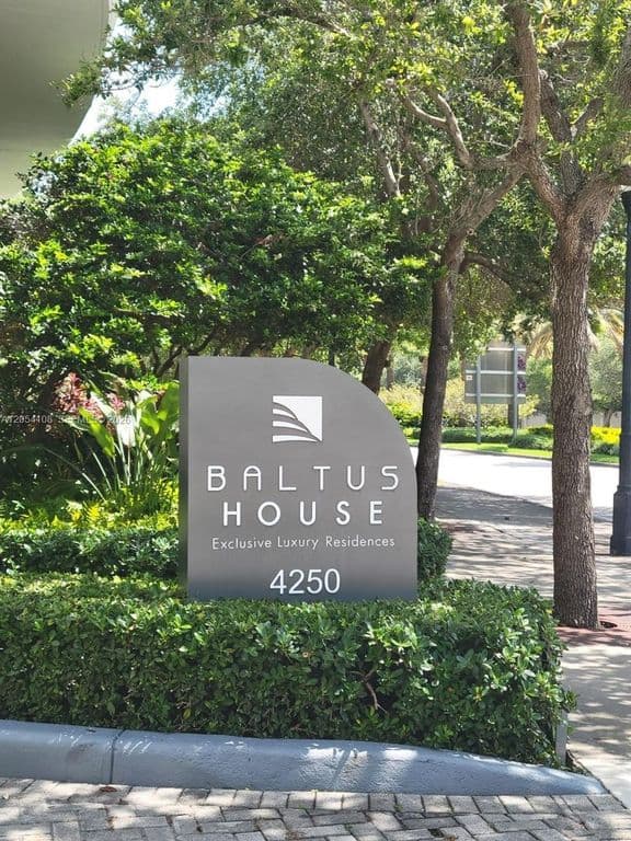 Condo — 4250 Biscayne Blvd APT 806