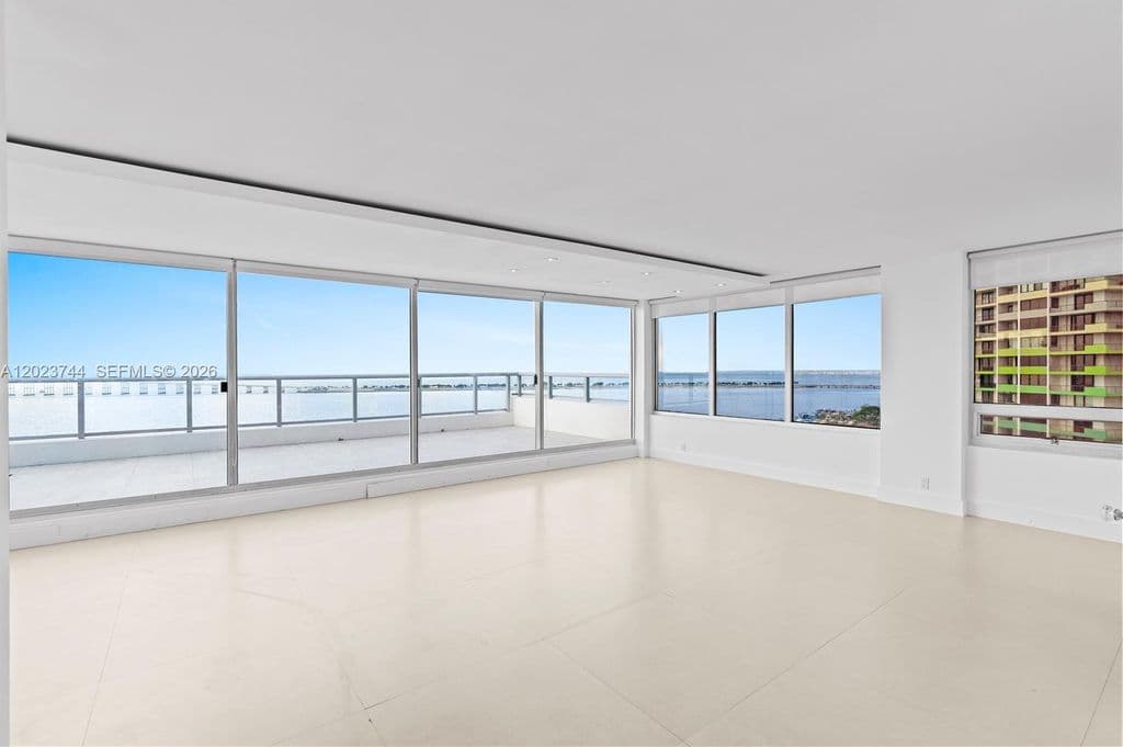 3-bedroom Condo — 1541 Brickell Ave APT C1607