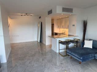 1+1 Condo — 880 NE 69th St APT 5Q, Miami, 33138
