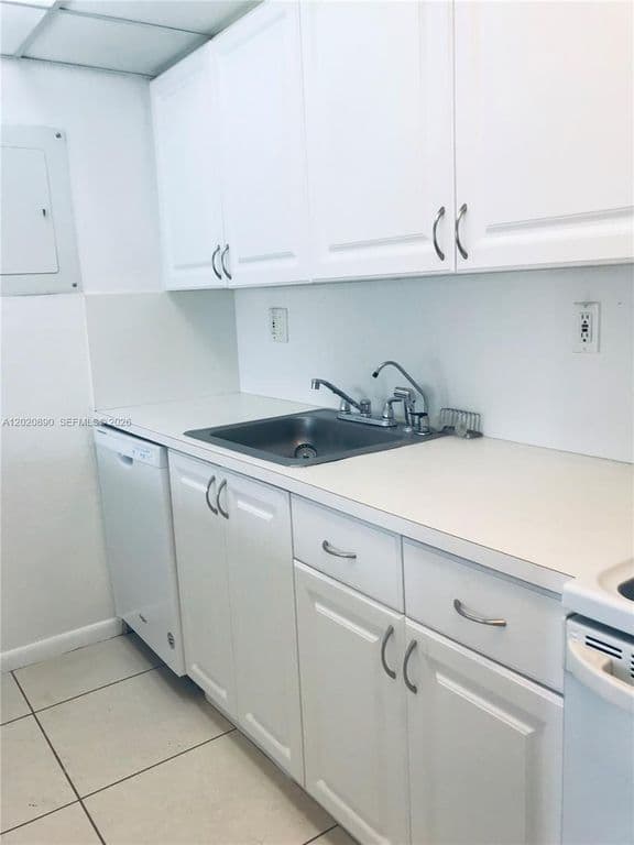 2-bedroom Condo — 17600 NW 68th Ave APT B3006