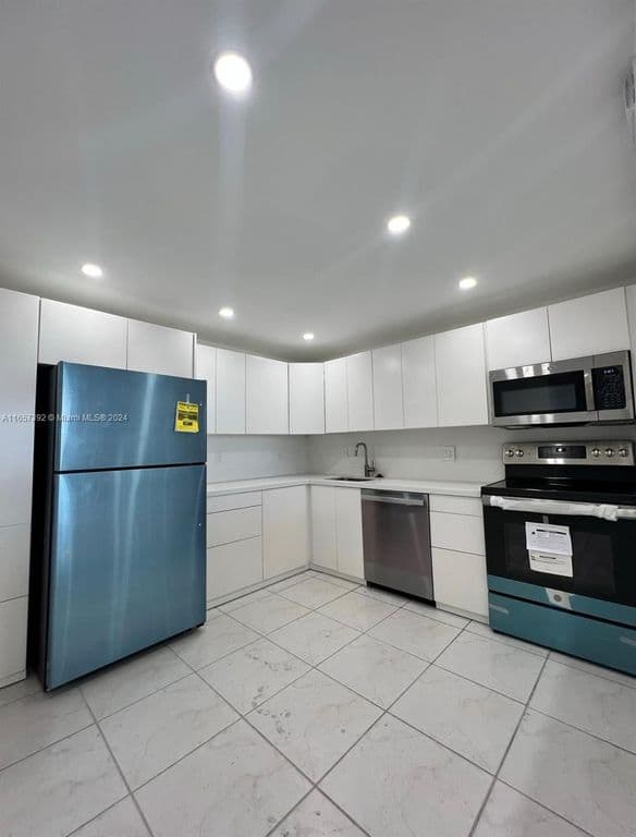 2+1 Condo — 13499 Biscayne Blvd APT 1405