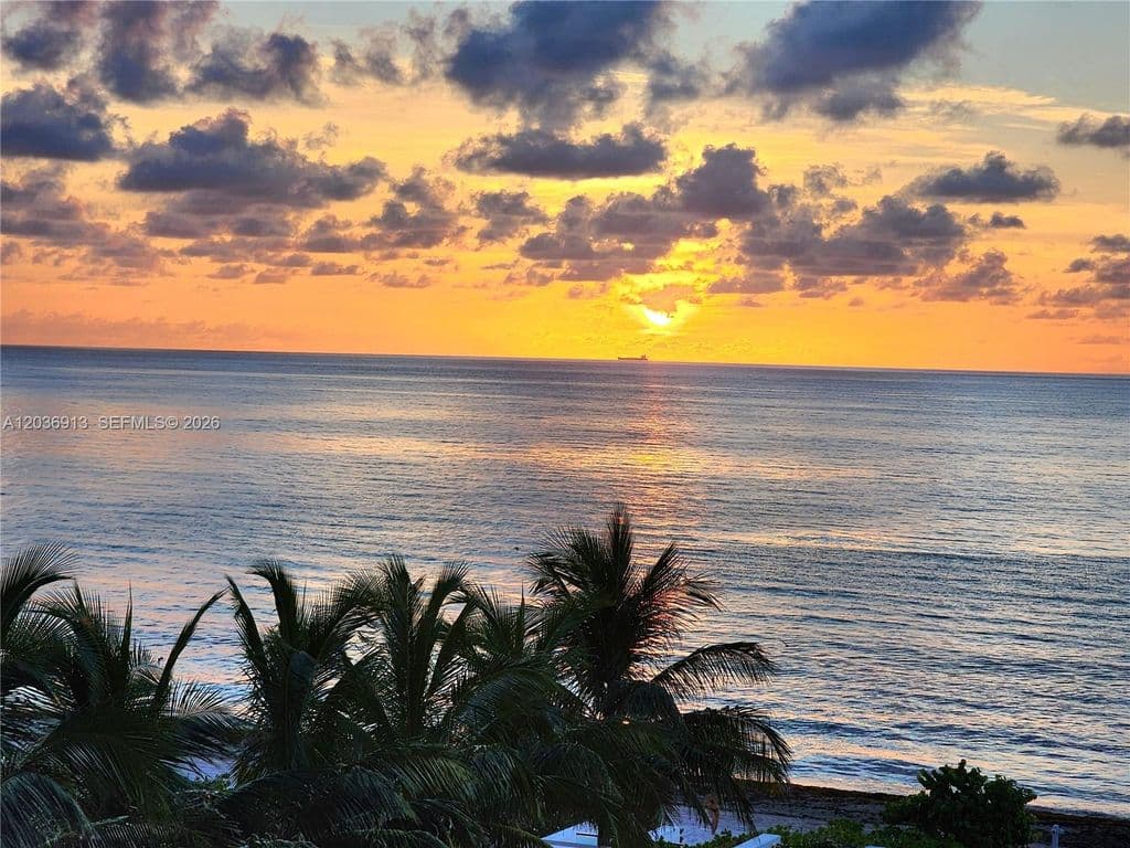 2+1 Condo — 3505 S Ocean Dr APT 705