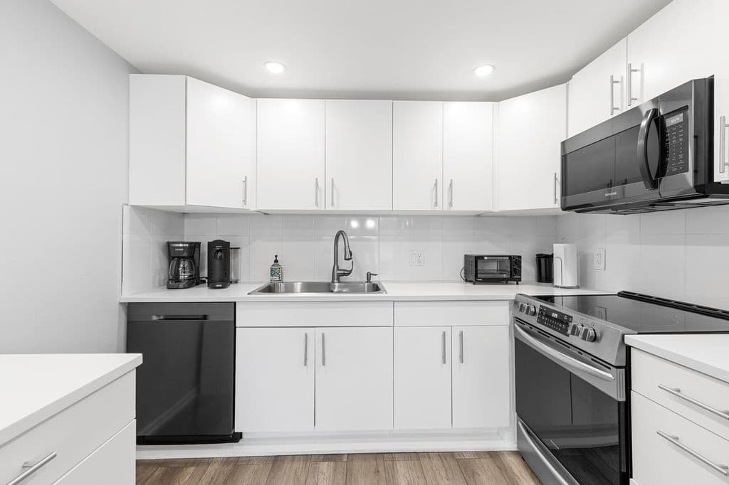 2-bedroom Condo — 1032 Ventnor H Crescent #H