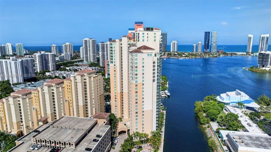3+1 Condo — 3340 NE 190th St APT 402