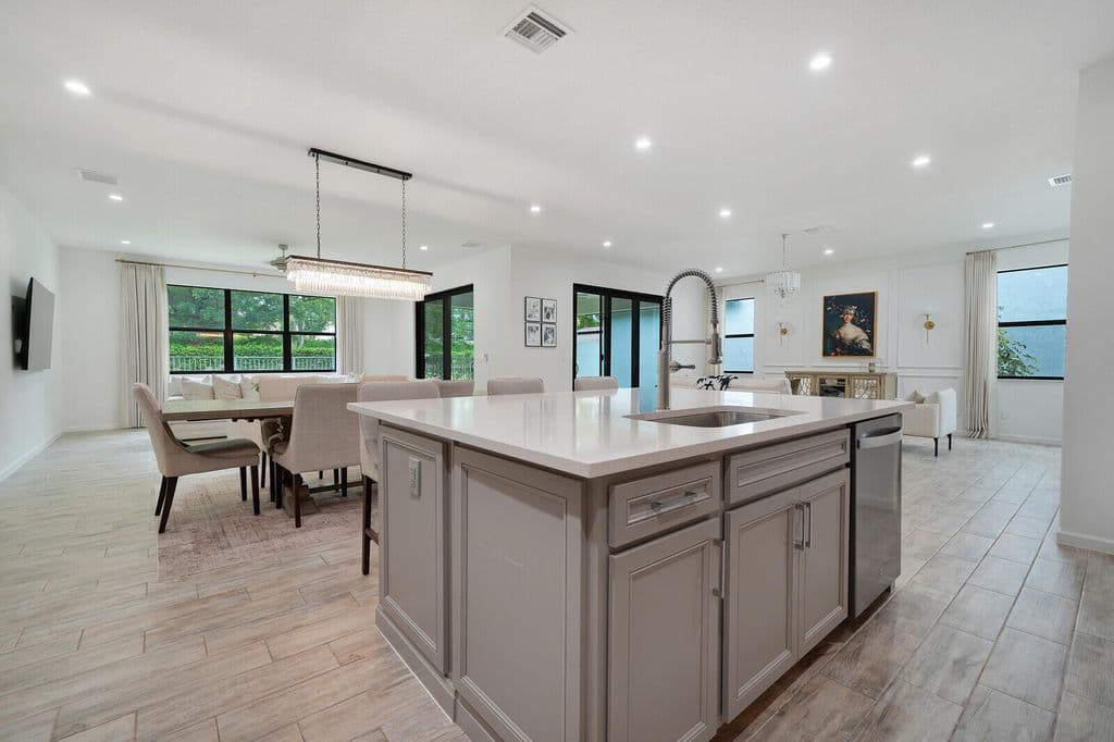 3+1 Müstakil ev — 6215 OCEANAIRE Way