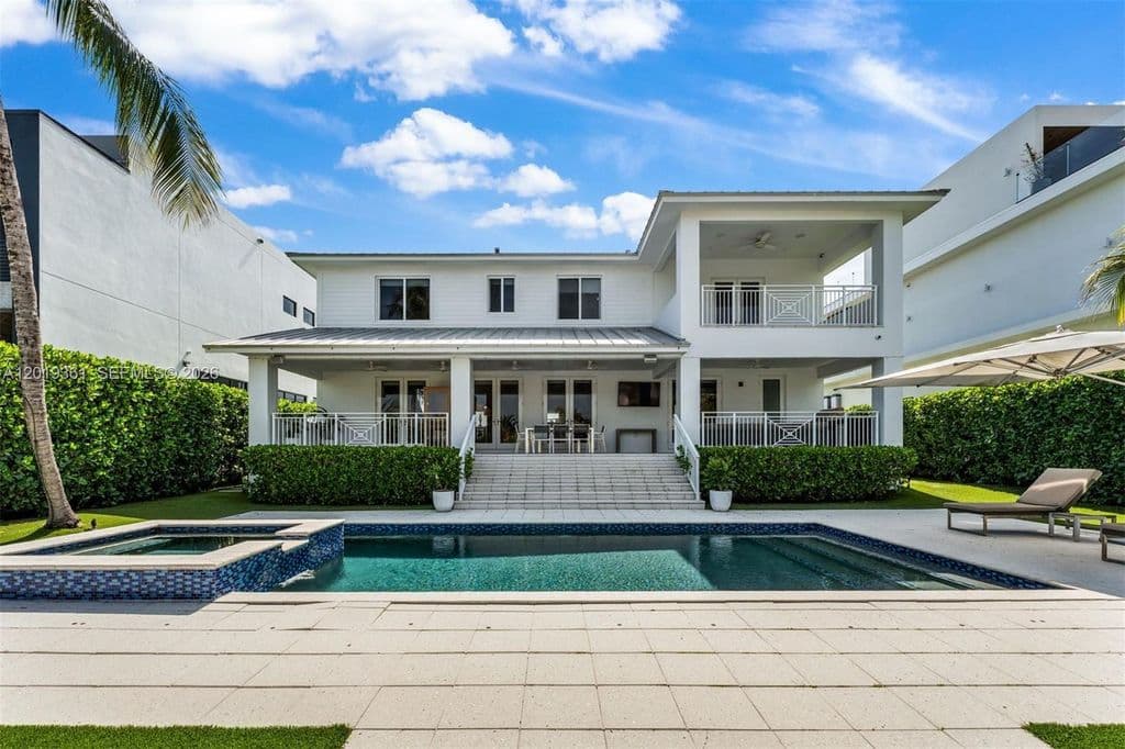 4+1 Mülk — 13040 N Bayshore Dr
