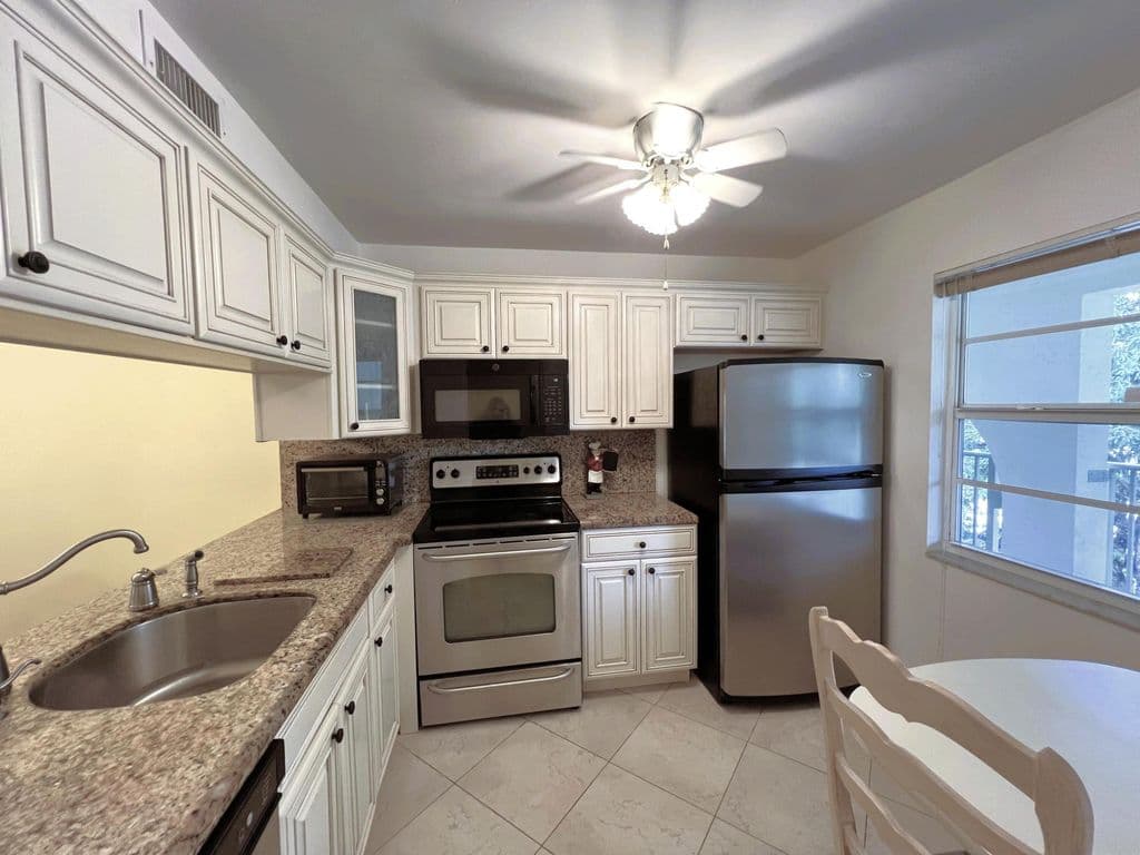 2-bedroom Condo — 1105 Bahama Bend #A2