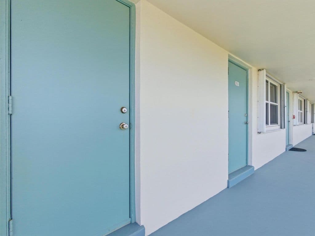 2+1 Condo — 680 W Horizons #212