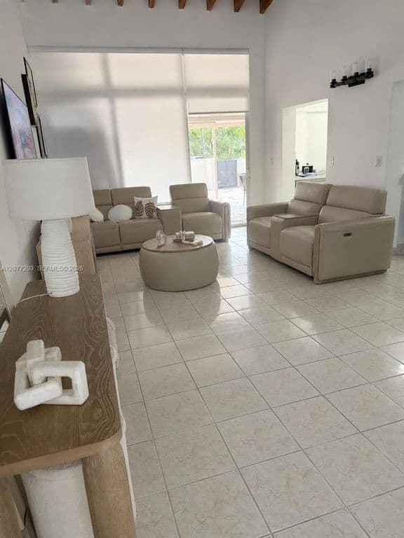 3+1 Mülk — 9171 Fontainebleau Blvd APT 5