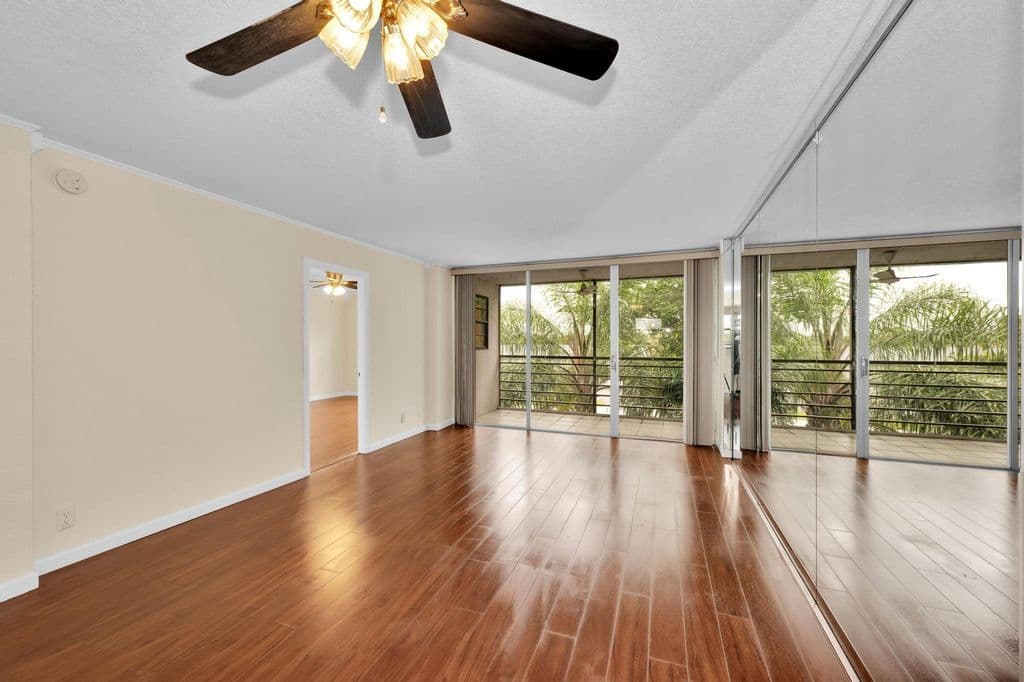 2-bedroom Condo — 118 Royal Park Drive #4G
